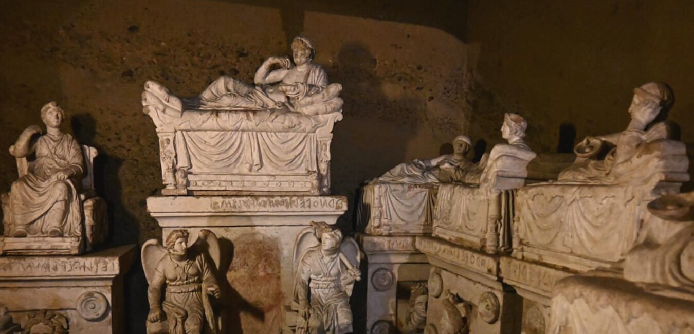 Inside the Etruscan Tomb: The Hypogeum of the Volumni Virtual Walking Tour